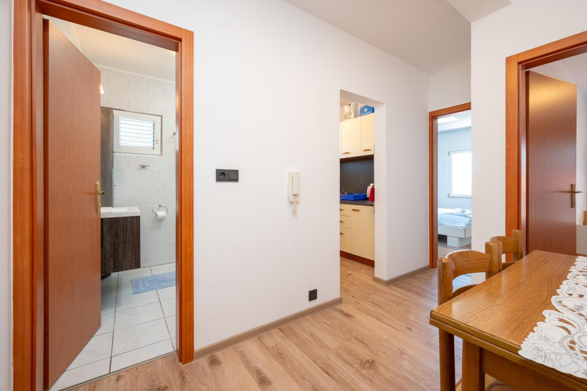 Apartments Zdravko トロギール 部屋 写真