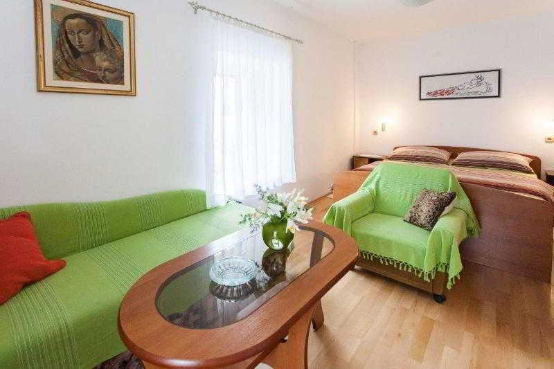 Apartments Zdravko トロギール エクステリア 写真